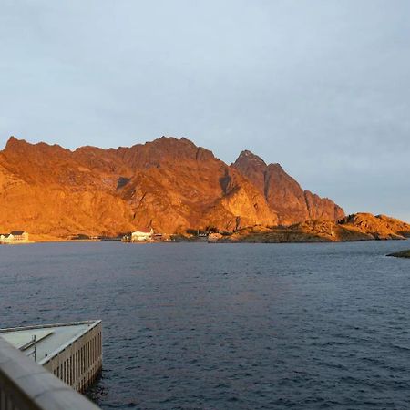 Leilighet Med Fantastisk Utsikt Henningsvaer Bagian luar foto