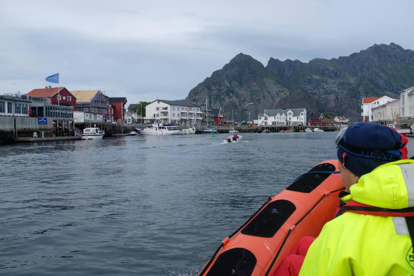 Leilighet Med Fantastisk Utsikt Henningsvaer Bagian luar foto