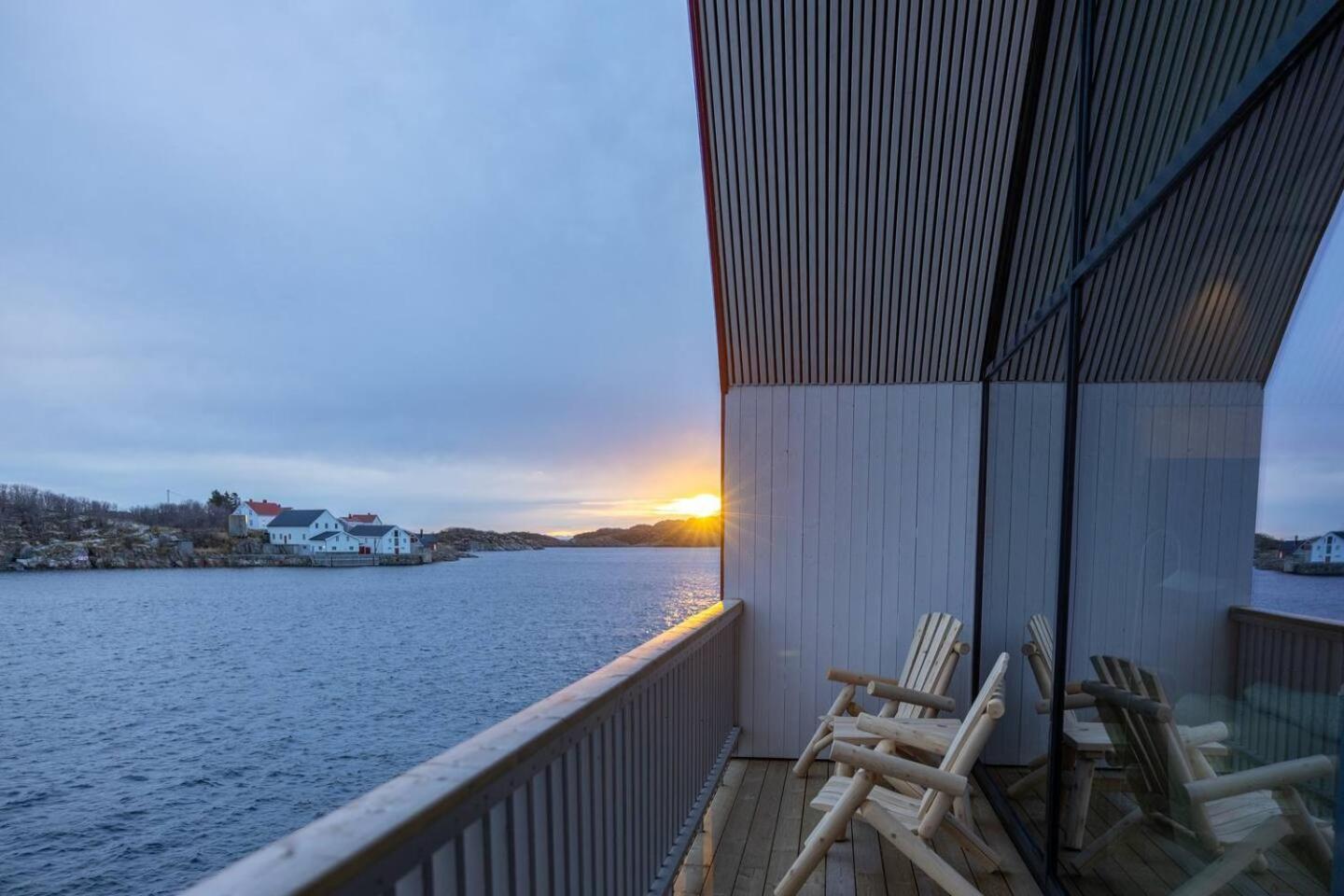 Leilighet Med Fantastisk Utsikt Henningsvaer Bagian luar foto