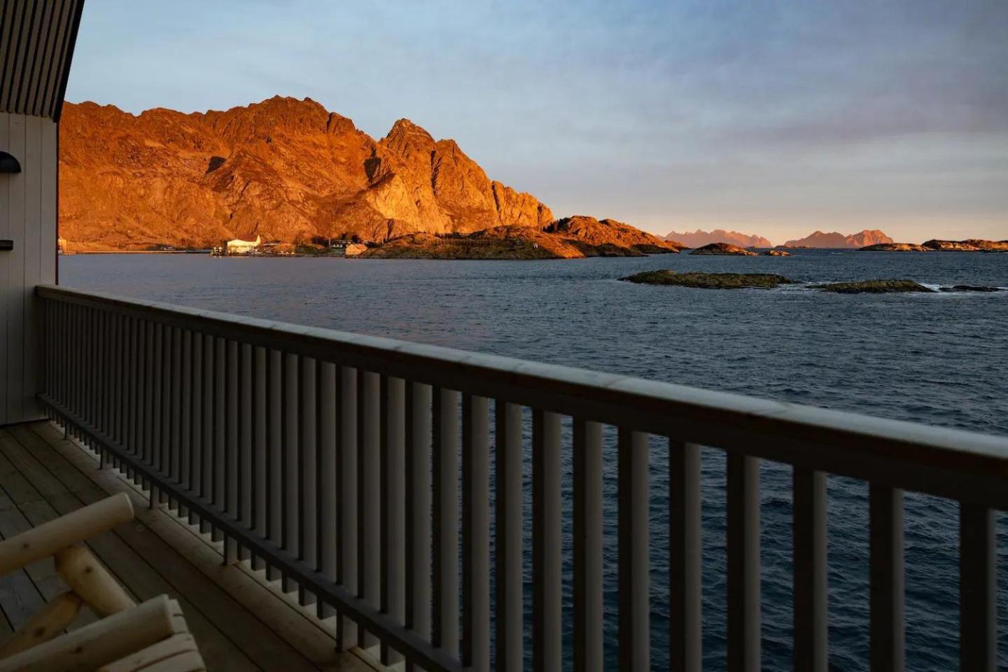 Leilighet Med Fantastisk Utsikt Henningsvaer Bagian luar foto