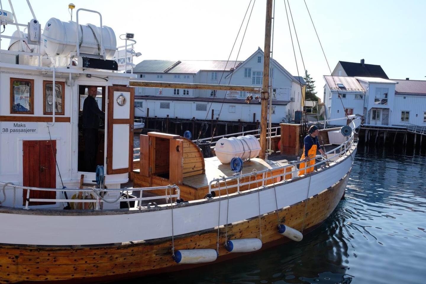 Leilighet Med Fantastisk Utsikt Henningsvaer Bagian luar foto
